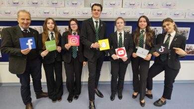 Von links: Peter Kospach, teilnehmende Schüler: Marianne Ferk (Leibnitz), Viktoria Thurner-Seebacher (Südoststeiermark), Schulsprecher Max Pesenhofer (Graz-Umgebung), Lisa Zottler (Leoben), Jara Trolp (Graz), Salome Lechner (Südoststeiermark) © Tourismusschulen Bad Gleichenberg