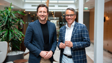 Florian Perteneder, GF Therme Wien und Klaus Hofmann, Managing Director VAMED Vitality World (v.l.n.r.). (C) VAMED Vitality World