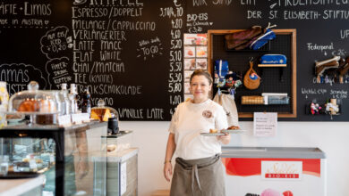 Mutter in Mamas Café © Erzdiözese Wien/Stephan Schönlaub