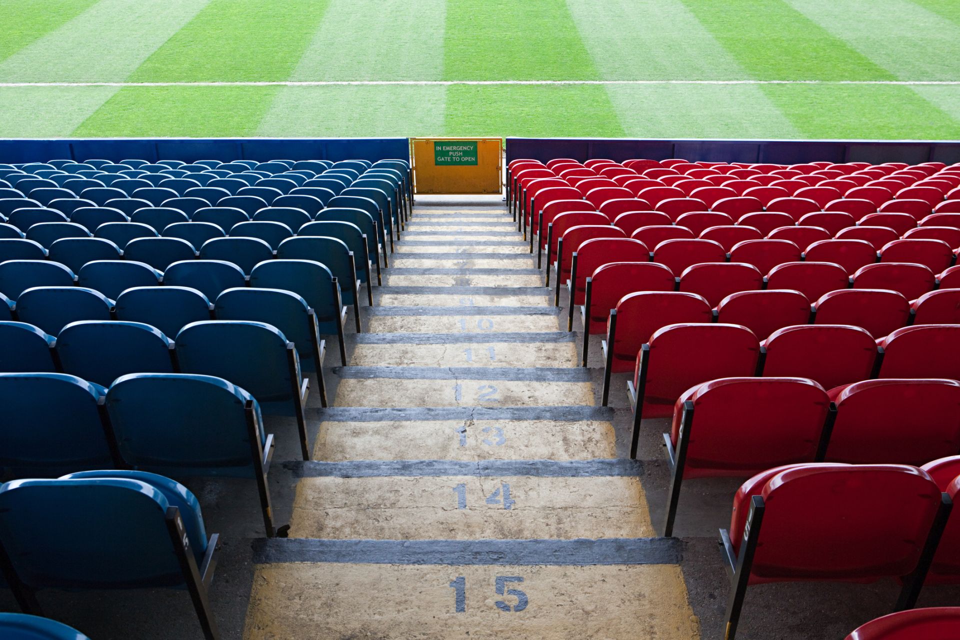 Die Sommer-Camps der Fußballclubs sind längst mehr als Vorbereitungseinheiten – sie sind Teil einer präzise orchestrierten Marketing- und Wertschöpfungsstrategie. Touristiker, Hoteliers und Sportverantwortliche haben erkannt: Wenn die Besten der Besten trainieren, gewinnt die ganze Region. (C) DigitalVision / Image Source