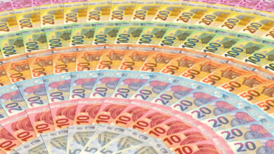 Online-Bestellungen spülten Geld in die Kassen eines Tiroler Gastronomen, doch in seinen Steuererklärungen blieben diese Einnahmen unsichtbar. (C) iStock / Getty Images Plus / DesignRage