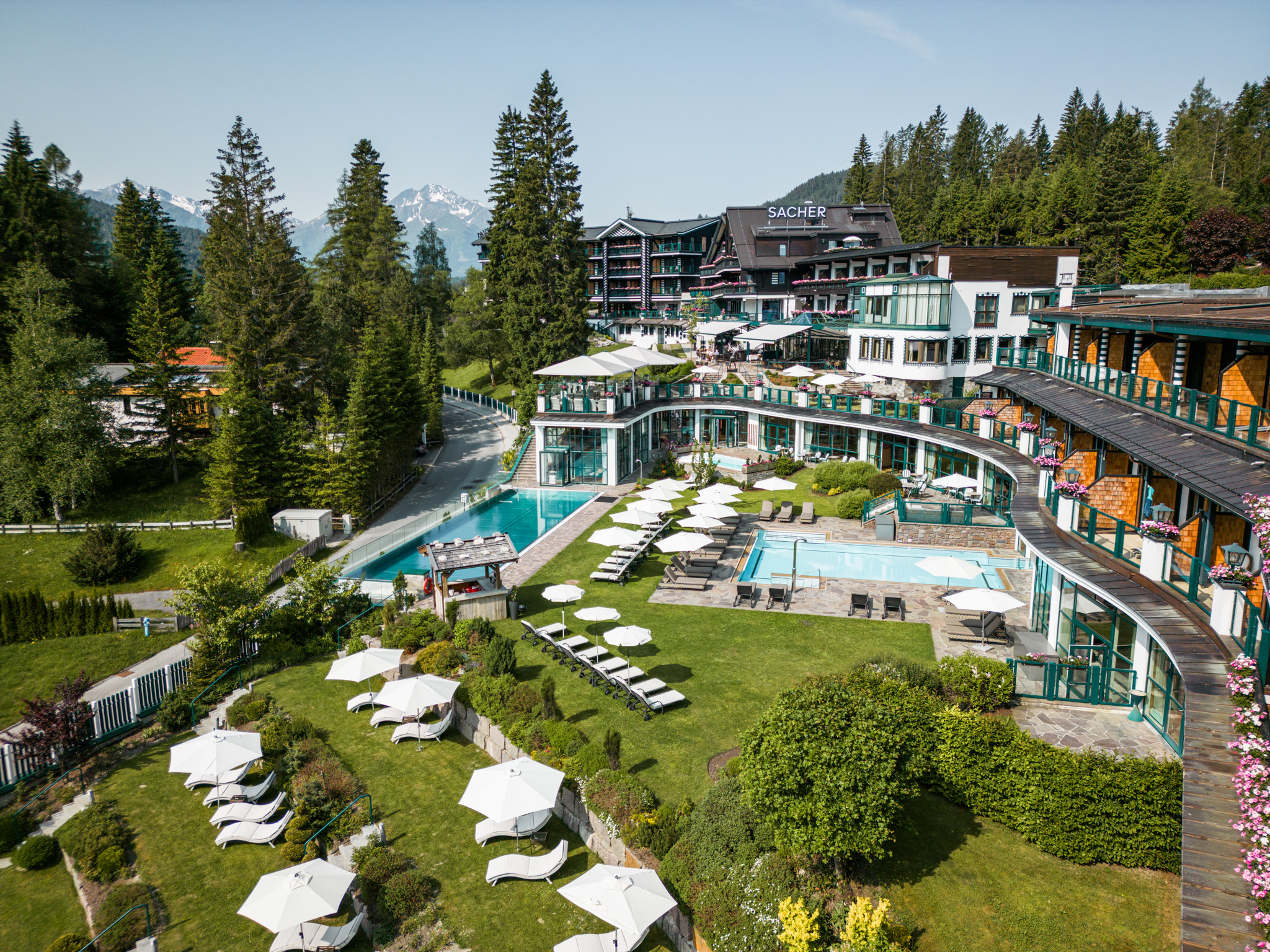 Außenaufnahmen des Alpin Resort Sacher Seefeld © David Johansson