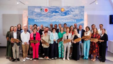 Die Ausgezeichneten im Rahmen von „Burgenlands Beste 2025“: 23 herausragende Gastronomiebetriebe aus dem Burgenland wurden geehrt. (C) Burgenland Tourismus/Maria Hollunder