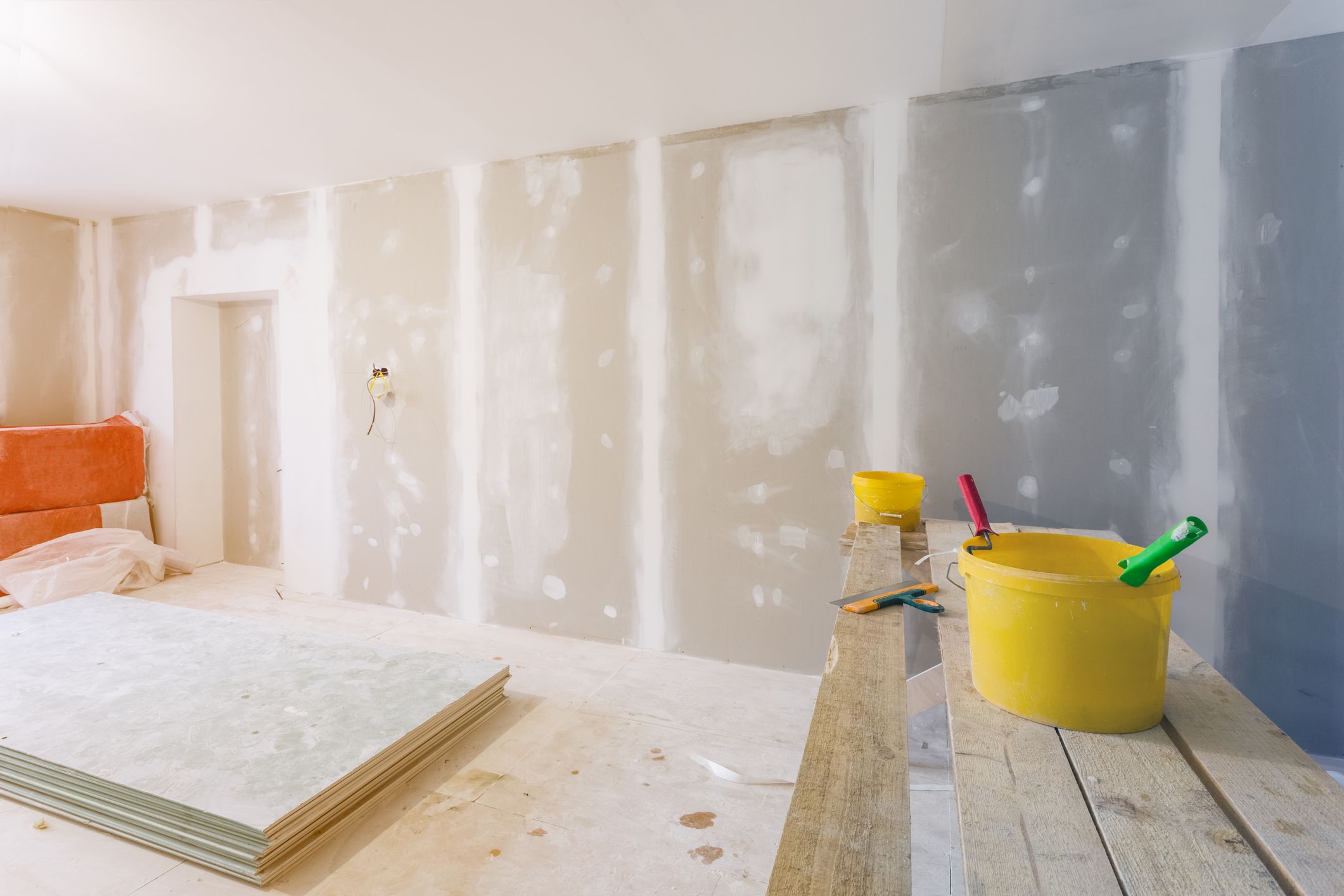 Innenausbau deluxe, Budget adieu – willkommen im Bermuda-Dreieck der Baukosten. (C) iStock / Getty Images Plus / zazamaza
