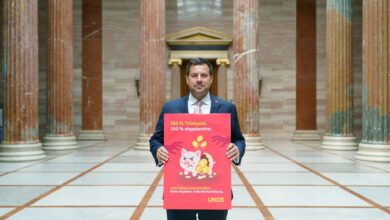 Die Petition ist ein kleiner Schritt mit einem großen Ziel: Dass echte Anerkennung nicht länger versteuert werden muss. Oder wie es Michael Bernhard (Bild) sagt: „Trinkgeld soll Freude machen – nicht Frust.“ (C) UNOS / Martina Draper
