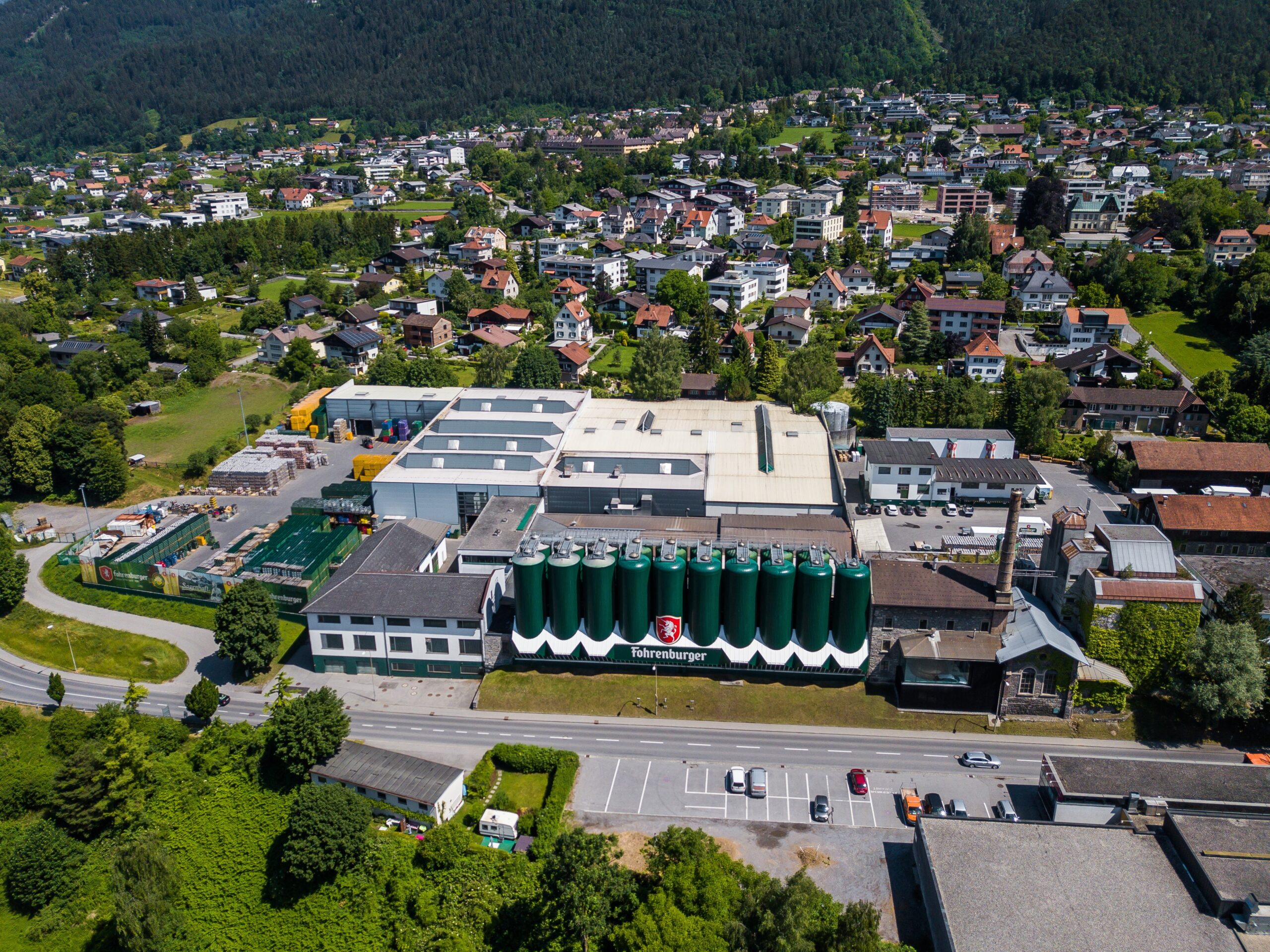 Drohnenbild der Fohrenburger Brauerei.