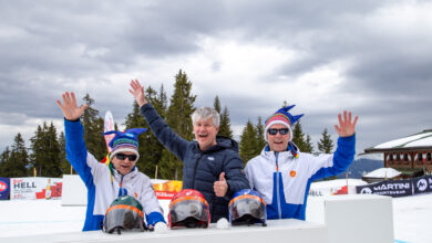 In Filzmoos fanden bereits zwei Yukigassen-Turniere statt. Bei der Organisation unterstützten die finnischen Yukigassen-Experten Leo Korhonen (li.) und Ari Pöyliö (re.) Tourismuschef Peter Donabauer. © Anita Arneitz