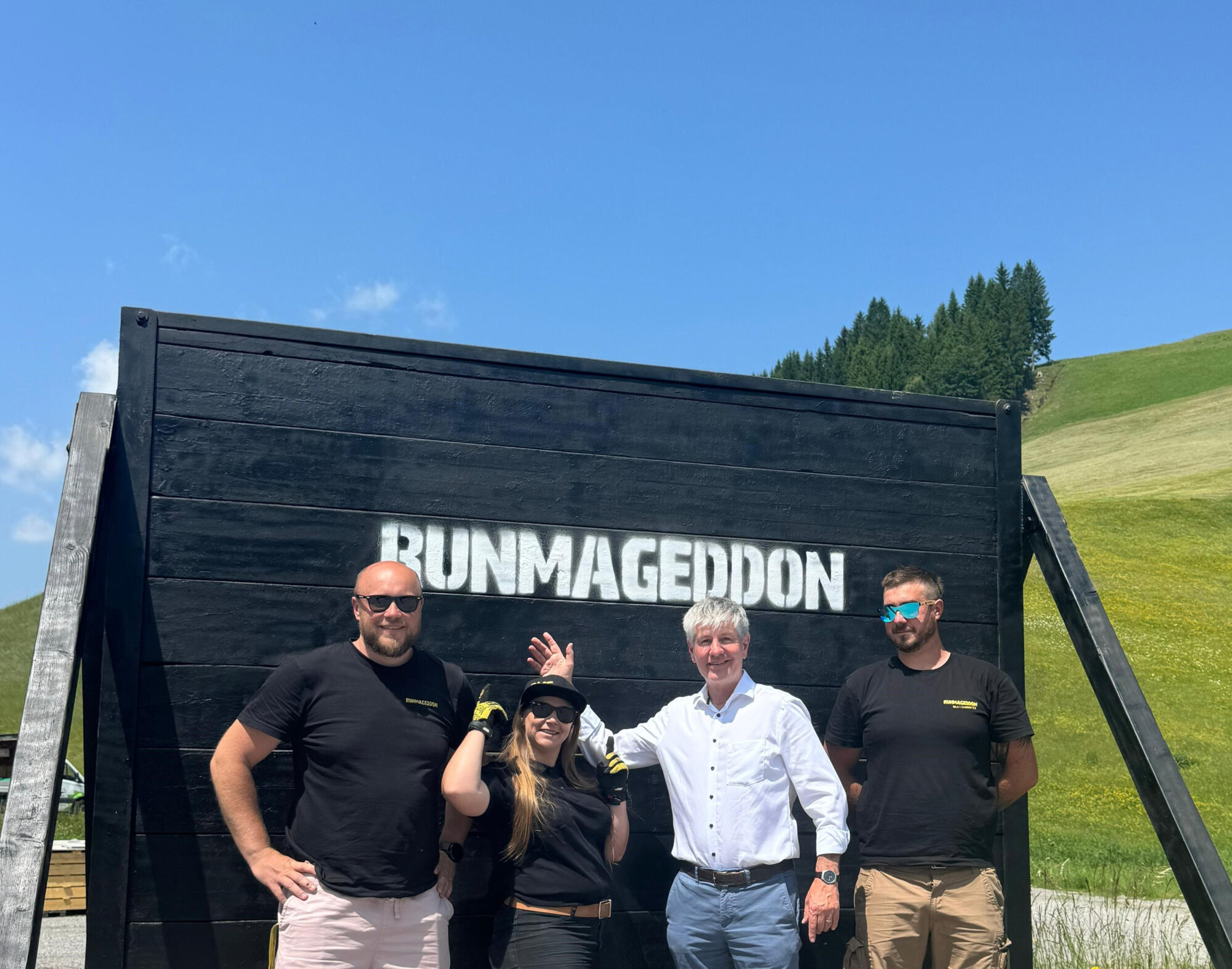 Filzmoos Tourismuschef Peter Donabauer (zweiter von rechts) freut sich auf den Runmageddon im August in Filzmoos. Im Bild mit Delegierten des Runmageddon Teams aus Polen. © Adam Ryszcyk