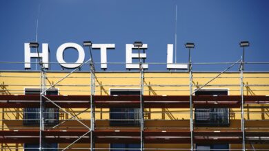 Hotel neu denken: Zwischen KI-Concierge und Fünf-Sterne-Mythen. (C) iStock / Getty Images Plus / ginton