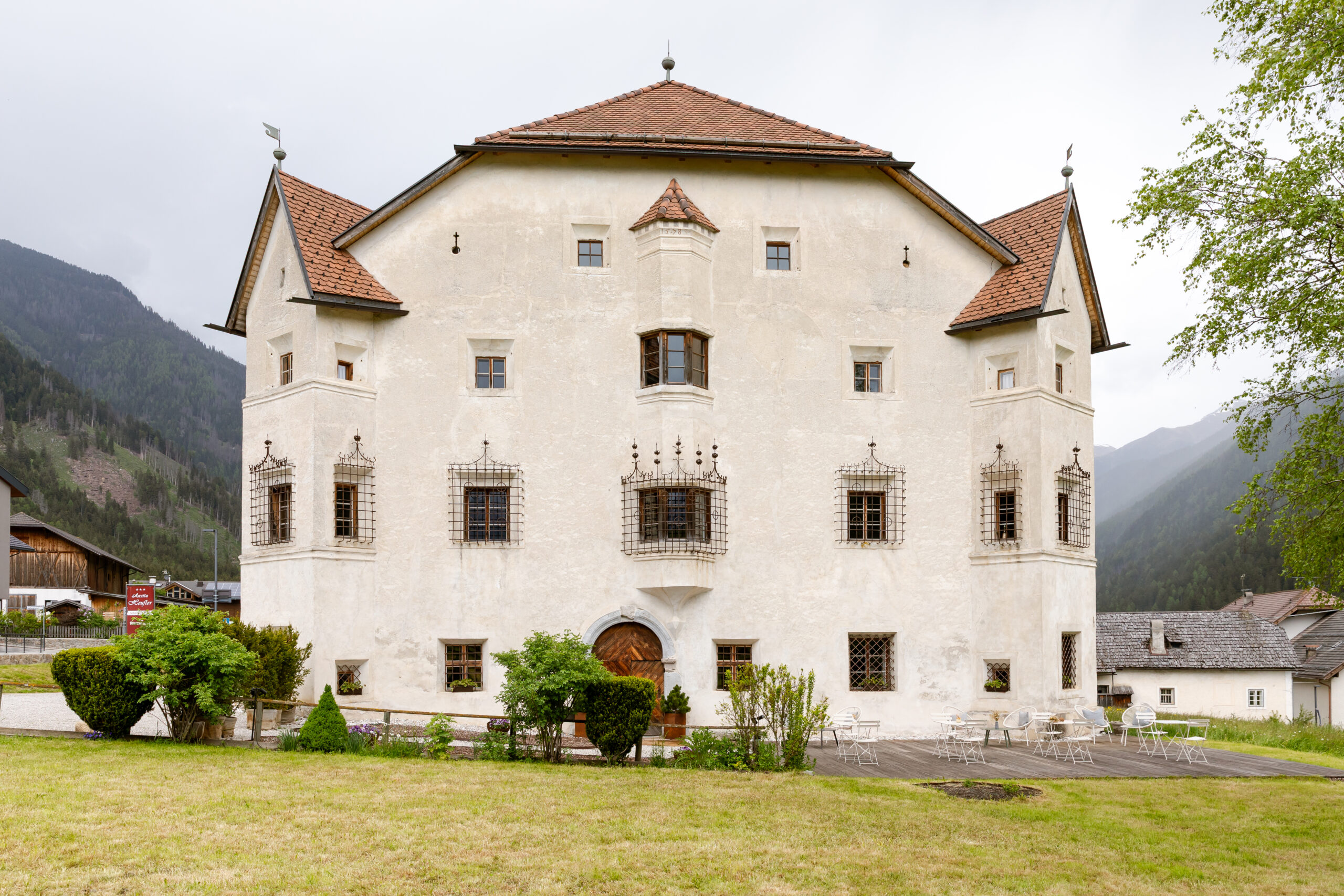 Außenansicht - „Ansitz Heufler“ © Marco Poderi