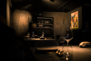 Das Edelsbrunner Design: modern, reduziert und dunkel gehalten. © Nadine Geuter / Black Ink Production