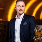 Gastgeber Florian Czink, Geschäftsführer von Schlumberger, begrüßte mit Piroska Payer, Gründerin & Gesamtkoordination Amuse Bouche, über 300 Gäste im Garten der Schlumberger Kellerwelten. ©Adrian Almasan