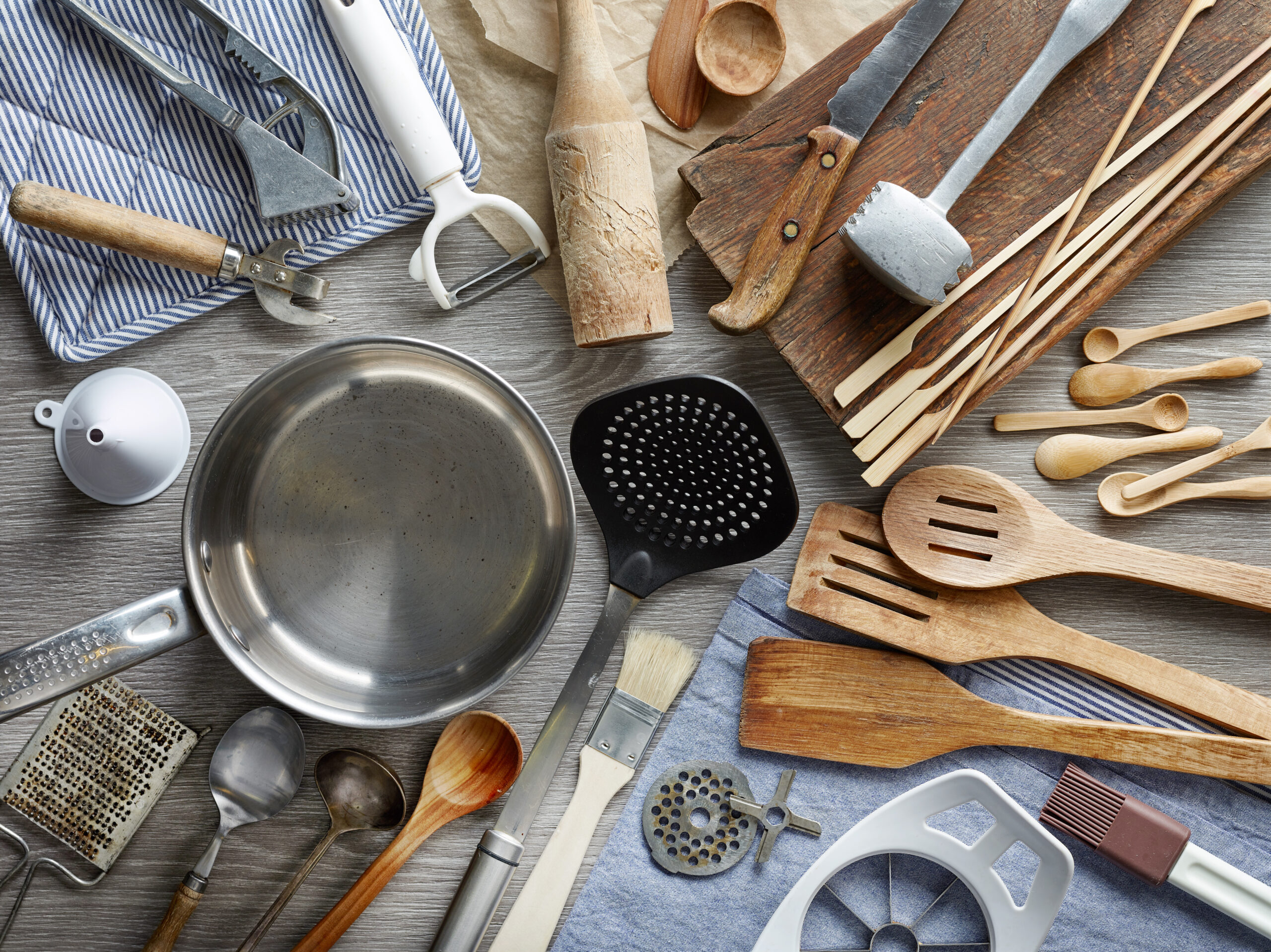 Symbolbild Küchenutensilien © Magone iStock Getty Images Plus
