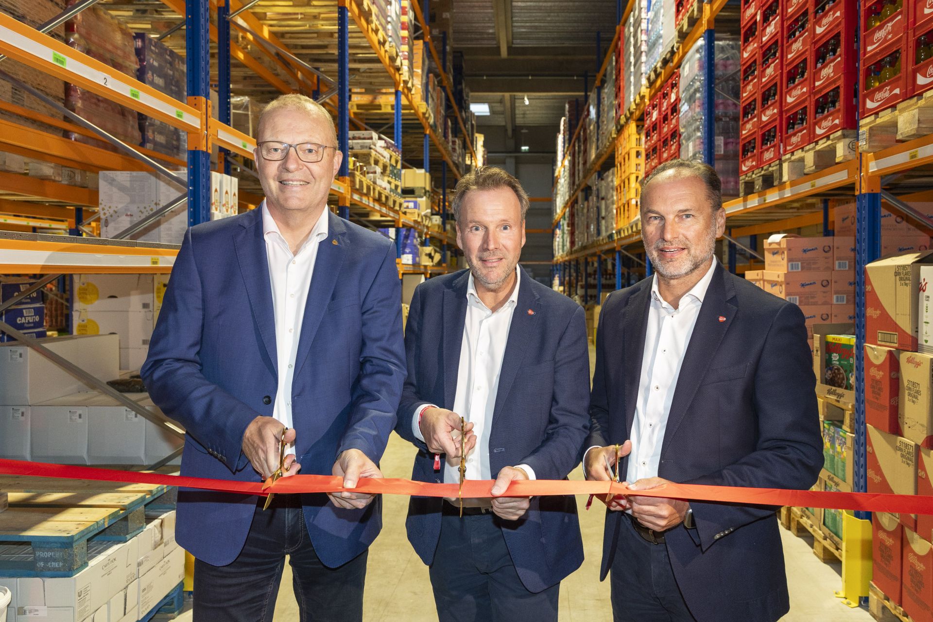 Offizielle Eröffnung der Logistik: GF Manfred Hayböck, Christoph Ellensohn, Standortgeschäftsleiter Salzburg-Wals; GF Thomas Panholzer. (C) Transgourmet