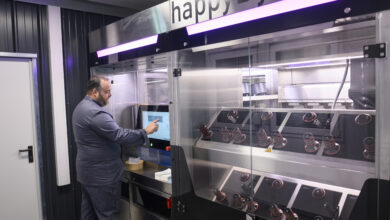 Das roboterassistierte Küchenassistent von happyBytz bereitet rund um die Uhr frisch gekochte Gerichte zu – vollautomatisch, präzise und in gleichbleibend hoher Qualität. © happyBytz / Oss