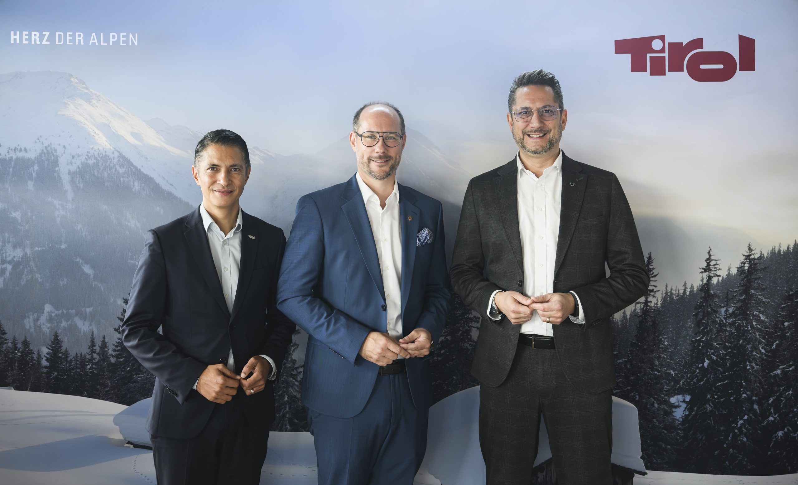 Tirol Werbung-Marketingleiter Patricio Hetfleisch, Landesrat Mario Gerber und Wirtschaftskammer-Spartenobmann Alois Rainer (v.l.) (C) Tirol Werbung / Franz Oss