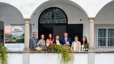 Foto des Projektteams: v.l.n.r.: Markus Obermüller, Martina Kastler, Petra Riffert, Landesrätin Michaela Langer-Weninger, Landesrat Markus Achleitner, Jeanette Mayrhofer, Cornelia Ebner © Michael Jagsich