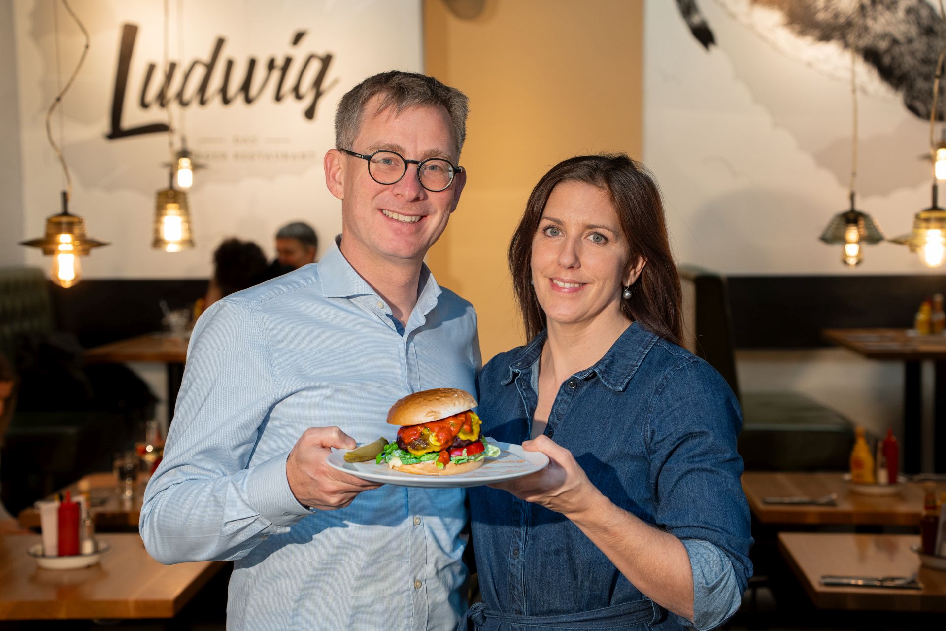 Bio-Zertifizierung ist auch in der Burger- und Kettengastronomie möglich: Ludwig-Eigentümer Angela und Erich Hauser. (c)ALBA-Communications