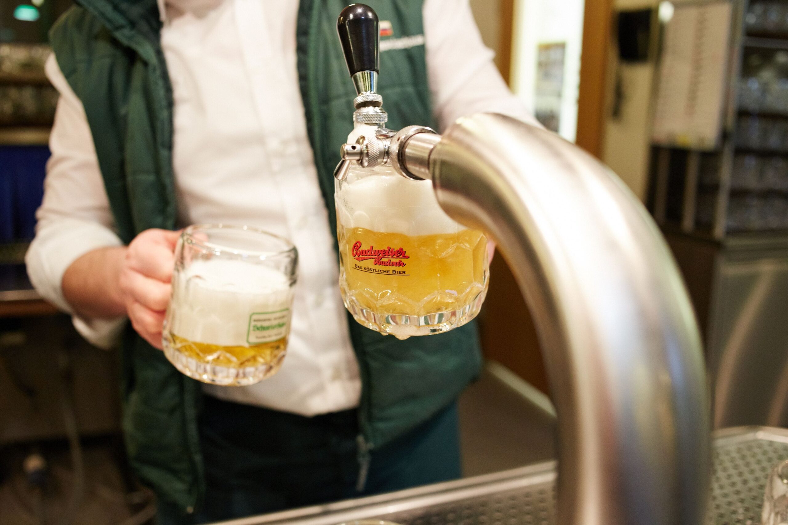 Schweizerhaus hält 2026 Bierpreis stabil