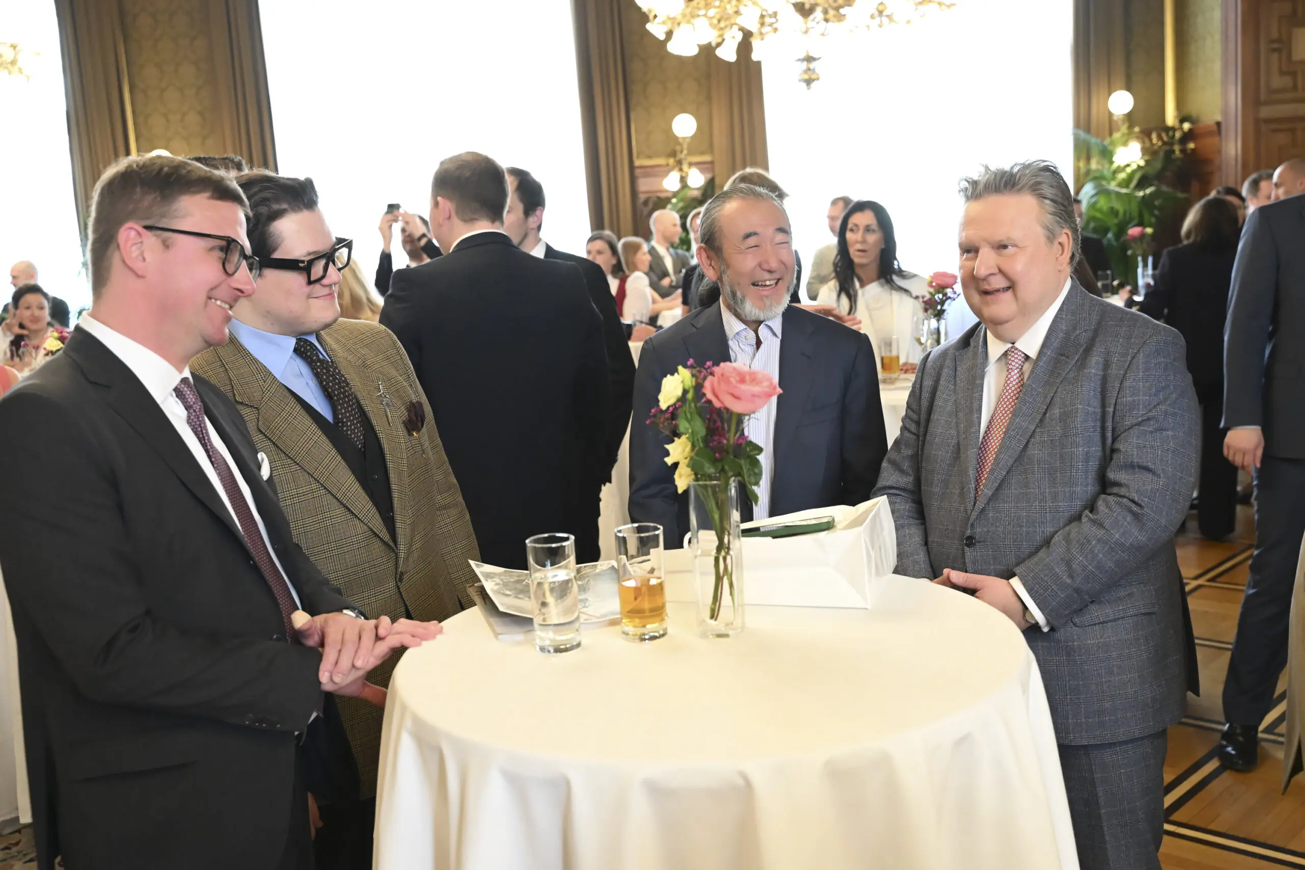 Erste „Tourismusstars“ vergeben: Ludwig ehrt Branchengrößen im Rathaus