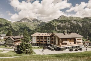Hotel Goldener Berg Oberlech, Außenansicht