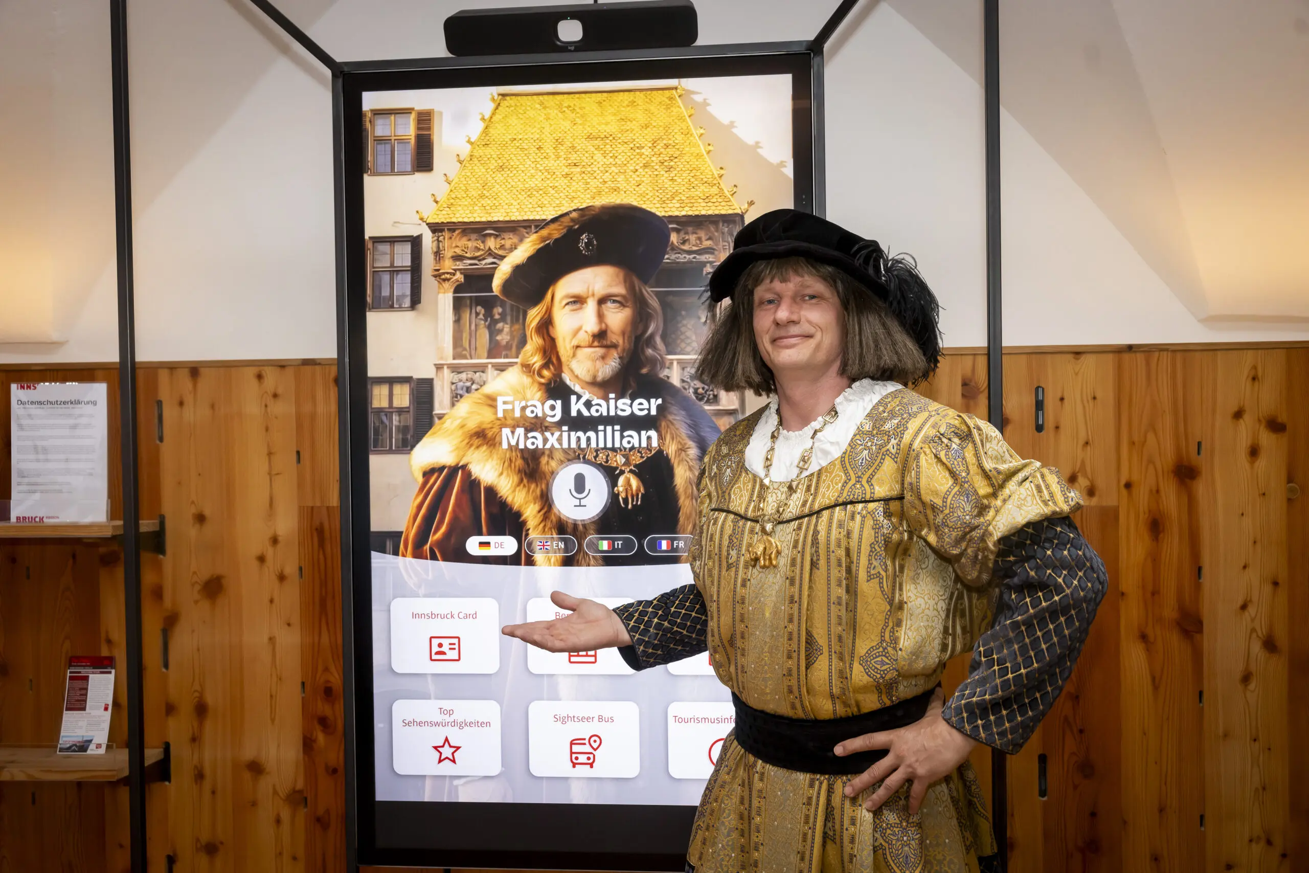 Innsbruck Tourismus erweitert Infostelle um digitalen Avatar „Max“