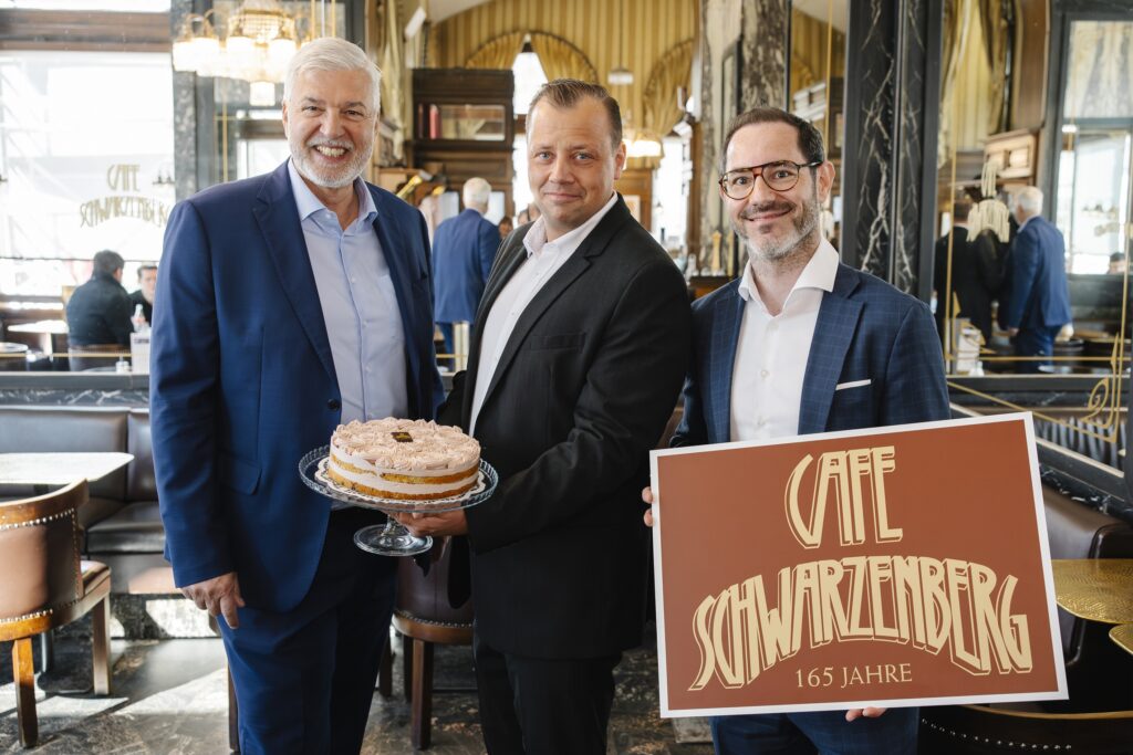 v. l. n. r.: Herbert Fuchs, Geschäftsführer GOURMET, Christian Pannosch, Betriebsleiter Café Schwarzenberg und Stephan Glas, Leitung Restaurants & Kulturstätten bei GOURMET.