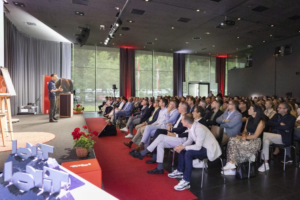 Rund 400 Gäste kamen zum Tiroler Tourismusforum und hörten unter anderem die Keynoterede von Neurowissenschaftler Henning Beck.