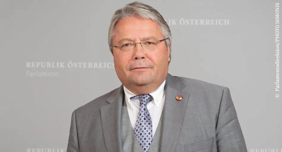 Grandioses Comeback im Nationalrat! Franz Hörl in Bestform, sagt, was im Tourismus Sache ist