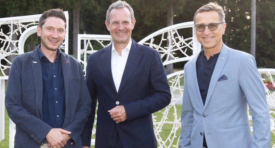 Dreimal Lebensraum Tirol Gruppe auf einem Bild: Aufsichtsratsvorsitzender Manfred Pletzer (Mi.) mit den Geschäftsführern Josef Margreiter (r.) und Martin Reiter.