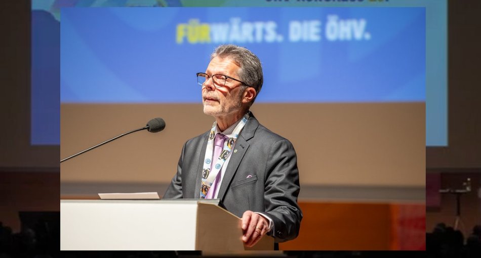 Kein politischer Stein auf dem anderen! Aber Tourismus erstrahlt als Stütze der Konjunktur