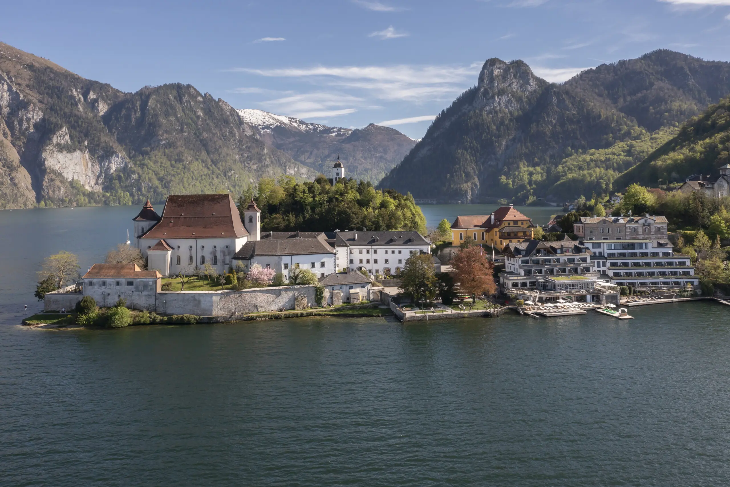 Adults only: Familie Gröller richtet „Das Traunsee“ neu aus