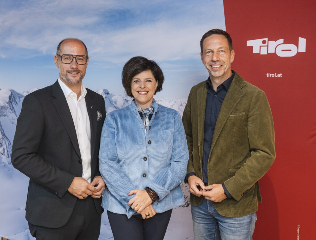 Tourismuslandesrat Mario Gerber, Geschäftsführerin der Tirol Werbung Karin Seiler und Vorstandsmitglied Verband der Tiroler Tourismusverbände Adrian Siller (v.l.)